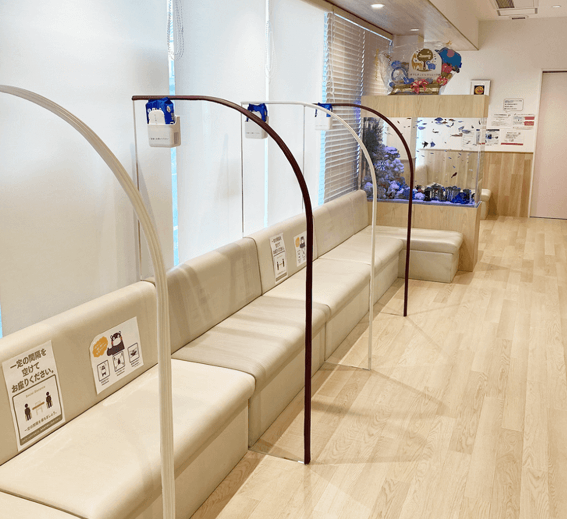 区切られた待合ソファ